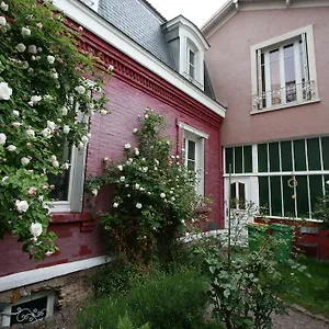 https://la-maison-rouge-bed-breakfast.fr-paris.fr